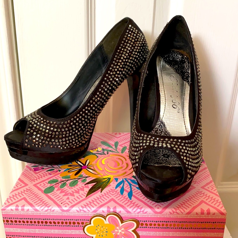🎓$7/CollegeBlowoutSale!📚-Regularly$10
 Society 86- rhinestone stilettos